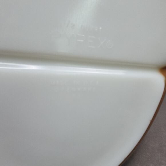 Pyrex Early American 1.5 Quart Divided Oval Covered Casserole Dish Set of 2. - Picture 13 of 13